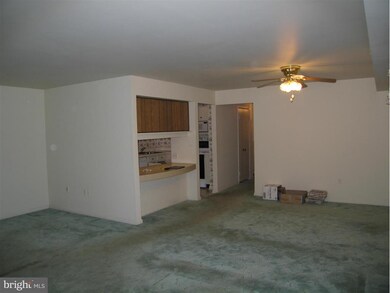 1633 Edgewood Place unit 202, Hagerstown, MD 21740 - photo 5