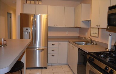 Kitchen with breakfast bar, all stainless steel ap