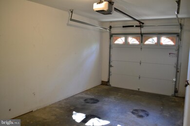 8107 Old Pohick Ct, Lorton, VA 22079 - photo 3