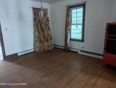 555 Grant St, Hazleton, PA 18201 - photo 3