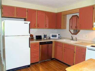 24 Robert Ct unit B, Manchester, NH 03103 - photo 7