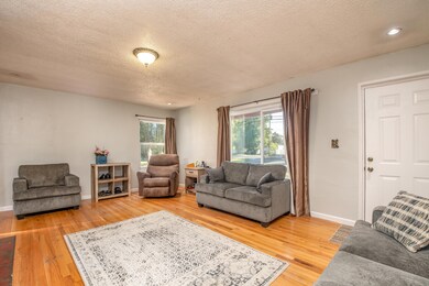 4405 Summers Ln, Klamath Falls, OR 97603 - photo 2