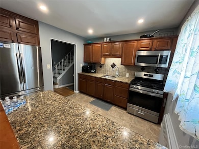 49 Catalpa St, North Babylon, NY 11703 - photo 6