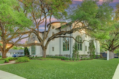 Large corner lot, private driveway gates on Sager