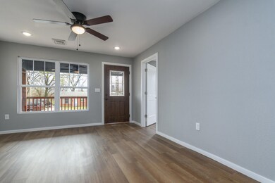 209 E Worley St, CoMo-01
