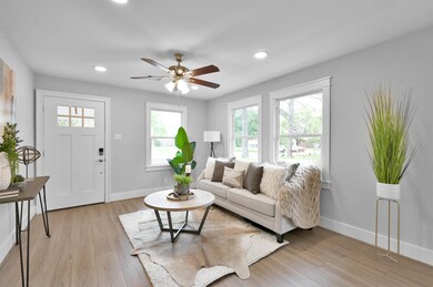 Living area (2nd view)