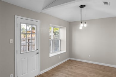 5711 Congressional Dr, Arlington, TX 76018 - photo 6