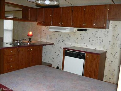 3037 Farmer Ct, Denton, NC 27239 - photo 4