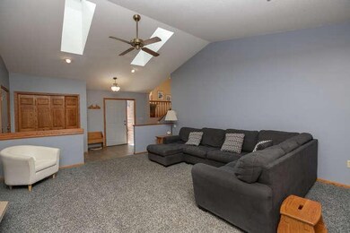 43030 585th St Mazeppa MN-small-006-008-Living Roo