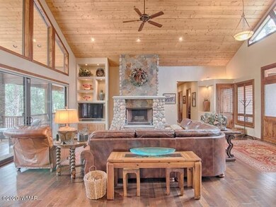 006_Living Room