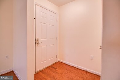 4081 S Four Mile Run Dr unit 302, Arlington, VA 22204 - photo 3