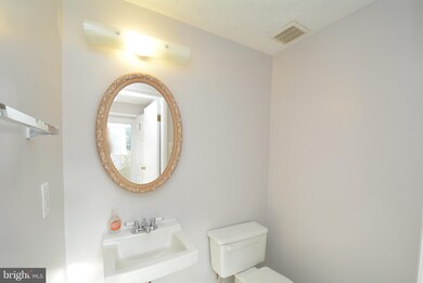 11555 Underoak Ct, Reston, VA 20191 - photo 3