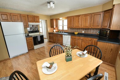 1110 S 11th St, Grand Forks, ND 58201 - photo 5