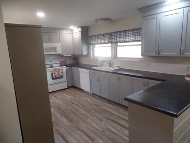 135 N Seminary St, Bloomfield, IN 47424 - photo 4