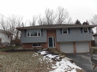 18 Chestnut Ct, Rensselaer, NY 12144 - photo 2