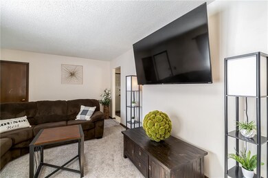 2924 E Shawnee Ave, Des Moines, IA 50317 - photo 5