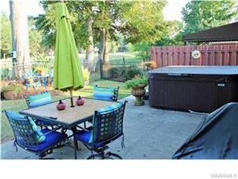 Great backyard - perfect for entertaining
