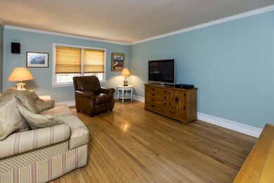 11_Family Room