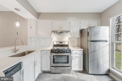 14726 Green Park Way, Centreville, VA 20120 - photo 4