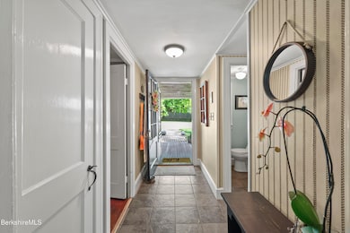 50 Foyer