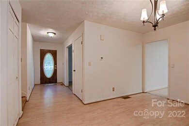 132 Atwood Dr, Hendersonville, NC 28792 - photo 3