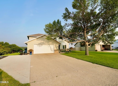 1702 Evergreen Dr NW, Jamestown, ND 58401 - photo 4