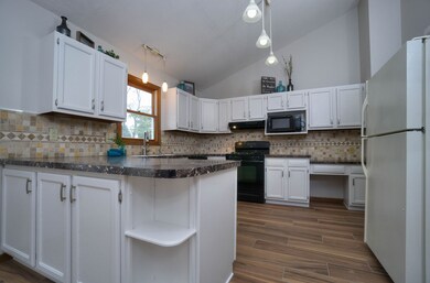 14449 Meadow Run Ct, Granger, IN 46530 - photo 6