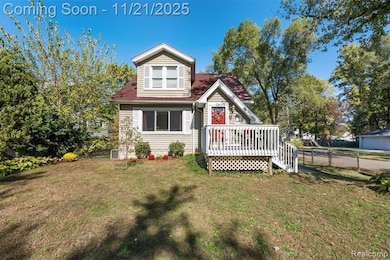 4400 Louella Dr, Waterford, MI 48329 - photo 2