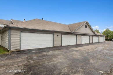 69 Kensington Cir unit 202, Wheaton, IL 60189 - photo 2