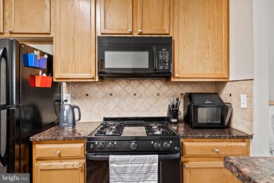 8202 Catbird Cir unit 101, Lorton, VA 22079 - photo 3