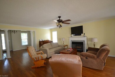 820 Anns Ct, Asheboro, NC 27205 - photo 5