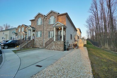 31 Moreno Ct, Staten Island, NY 10309 - photo 2