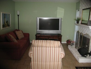 Large Den with lots of space New 12