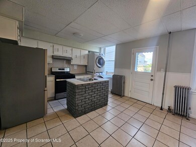 28 E Columbus Ave unit Left, Pittston, PA 18640 - photo 2