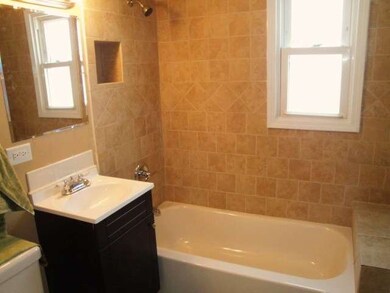 1609 Sacramento Dr, Carpentersville, IL 60110 - photo 6