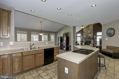 1315 Compton Ct, Sykesville, MD 21784 - photo 4