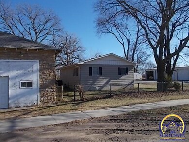 101 E 10th St, Auburn, KS 66402 - photo 5