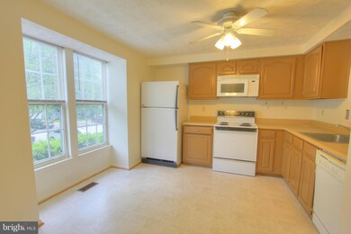 9404 Chippenham Dr, Laurel, MD 20723 - photo 5