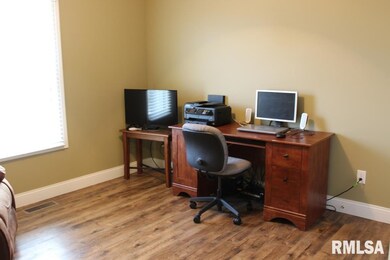 1268 W 61st St, Davenport, IA 52806 - photo 7