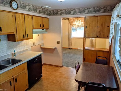 2164 E 40th St, Lorain, OH 44055 - photo 5