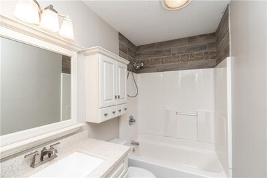 717 E 19th St N, Newton, IA 50208 - photo 6