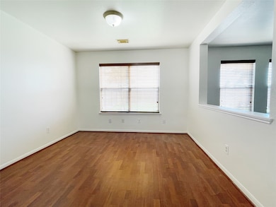 15723 Crooked Arrow Dr, Sugar Land, TX 77498 - photo 4