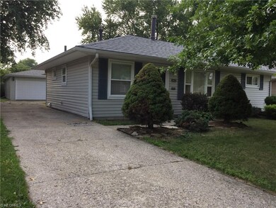 342 Gayle Dr, Sheffield Lake, OH 44054 - photo 4