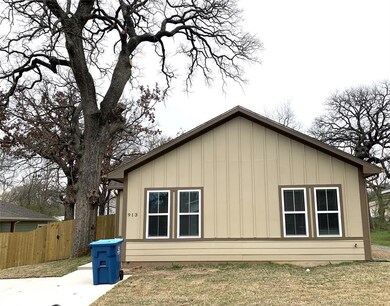 913 Rice St, Denison, TX 75020 - photo 2