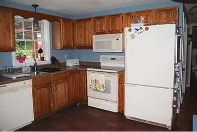 3 Alyce Dr, Newmarket, NH 03857 - photo 2