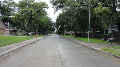 2618 Carmel St, Houston, TX 77091 - photo 6