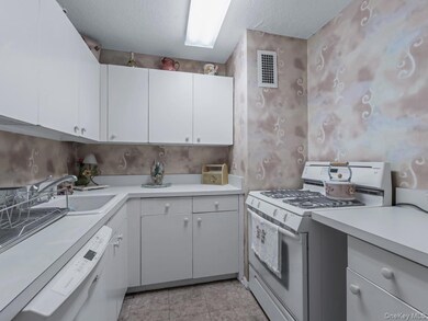 Southbridge Towers unit 19C, New York, NY 10038 - photo 4