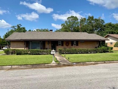 401 Willow Way, Gainesville, TX 76240 - photo 2