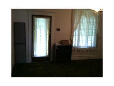 Entry/Foyer.