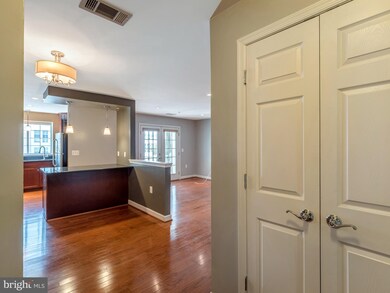 4151 S Four Mile Run Dr unit 401, Arlington, VA 22204 - photo 5